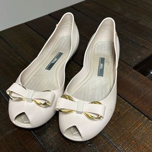 Melissa’s tan & gold